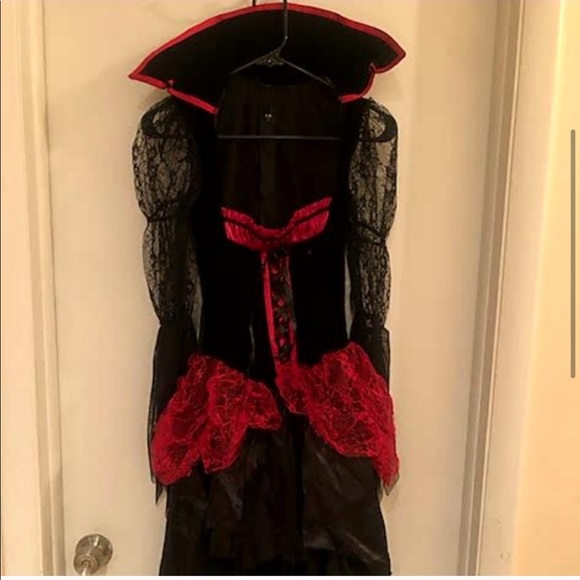 Vampire Mistress Halloween costume - Picture 3 of 4